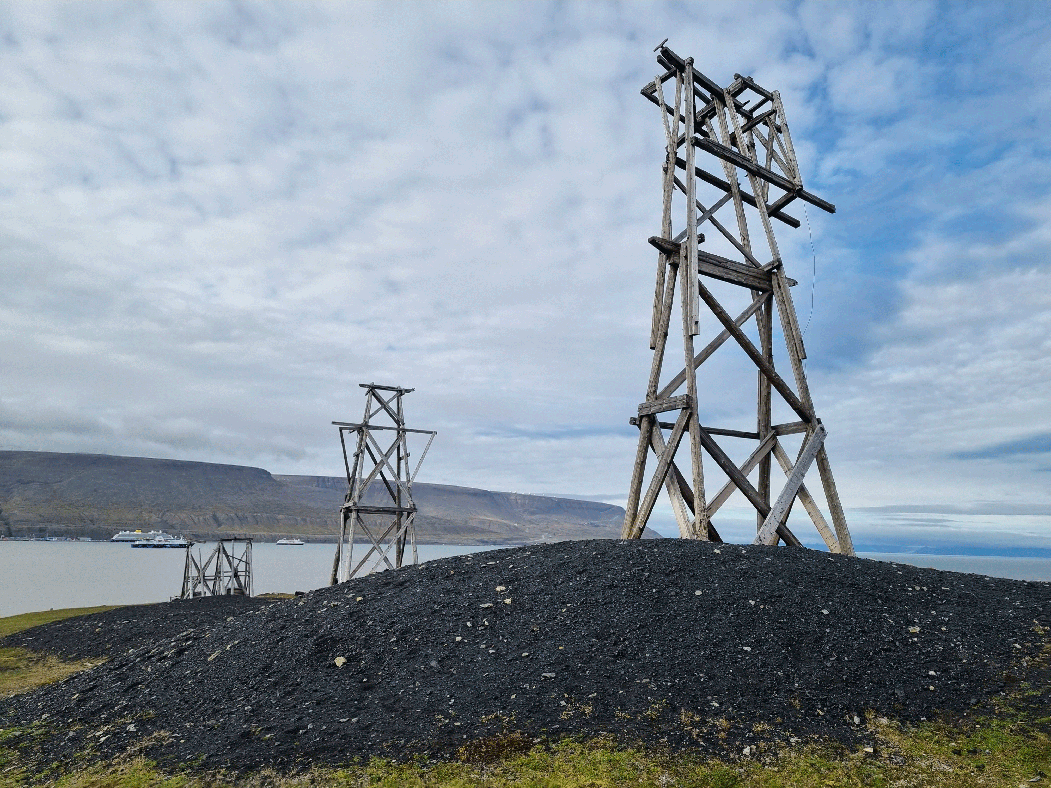 Cable car pylons through landscape close to Longyearbyen