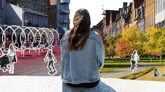 Person set bagfra i en collage af byrum med legeplads, gadeforløb og små tegnede figurer i bevægelse