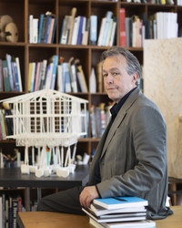 Associate professor Peter Bertram