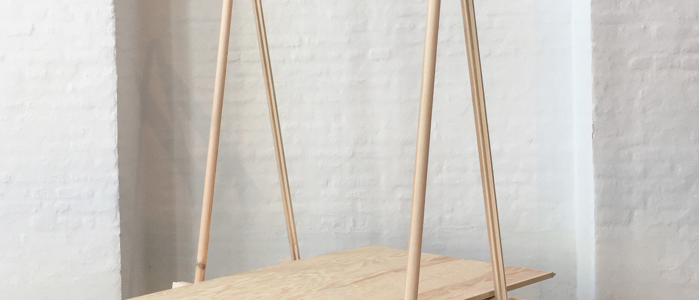 Easel in light wood