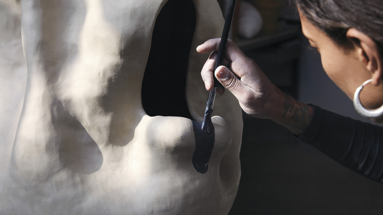 Nærbillede - arbejde på keramisk skulptur