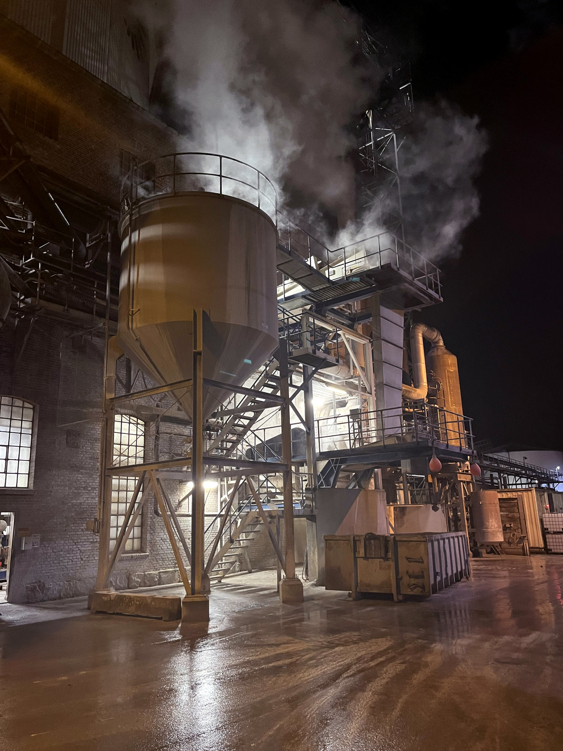 Water filtration tank during sugar campaign