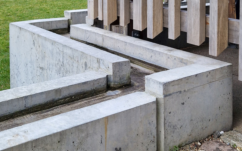 Detail of the elevated concrete trench 