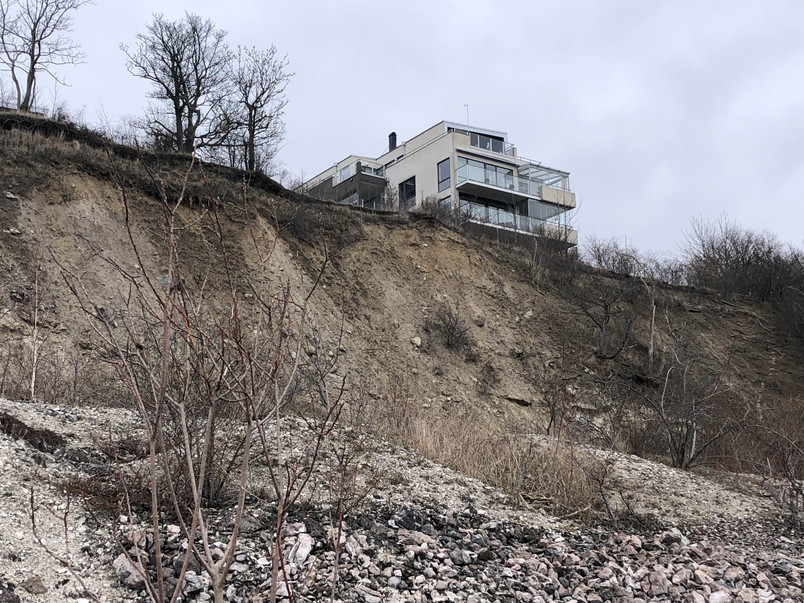hus på kanten