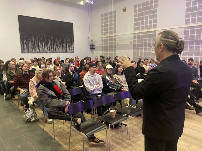 Bill Wise gives a talk to students in auditorium