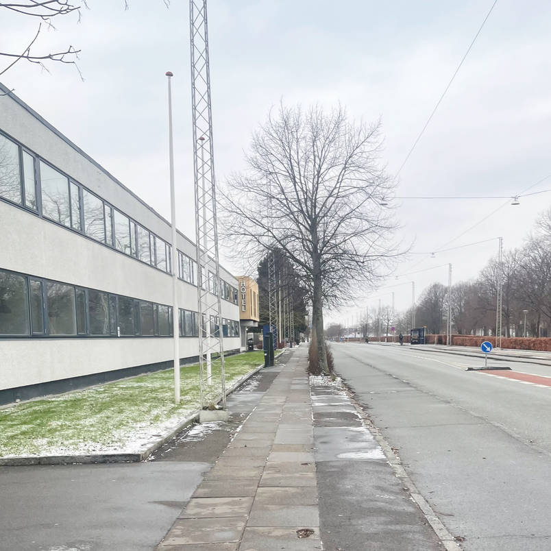 Site photo showing the existing facade of the hotel and the street