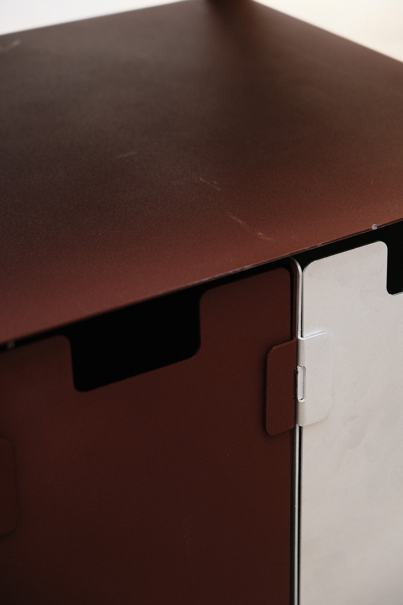 Traveller Shelf Detail 