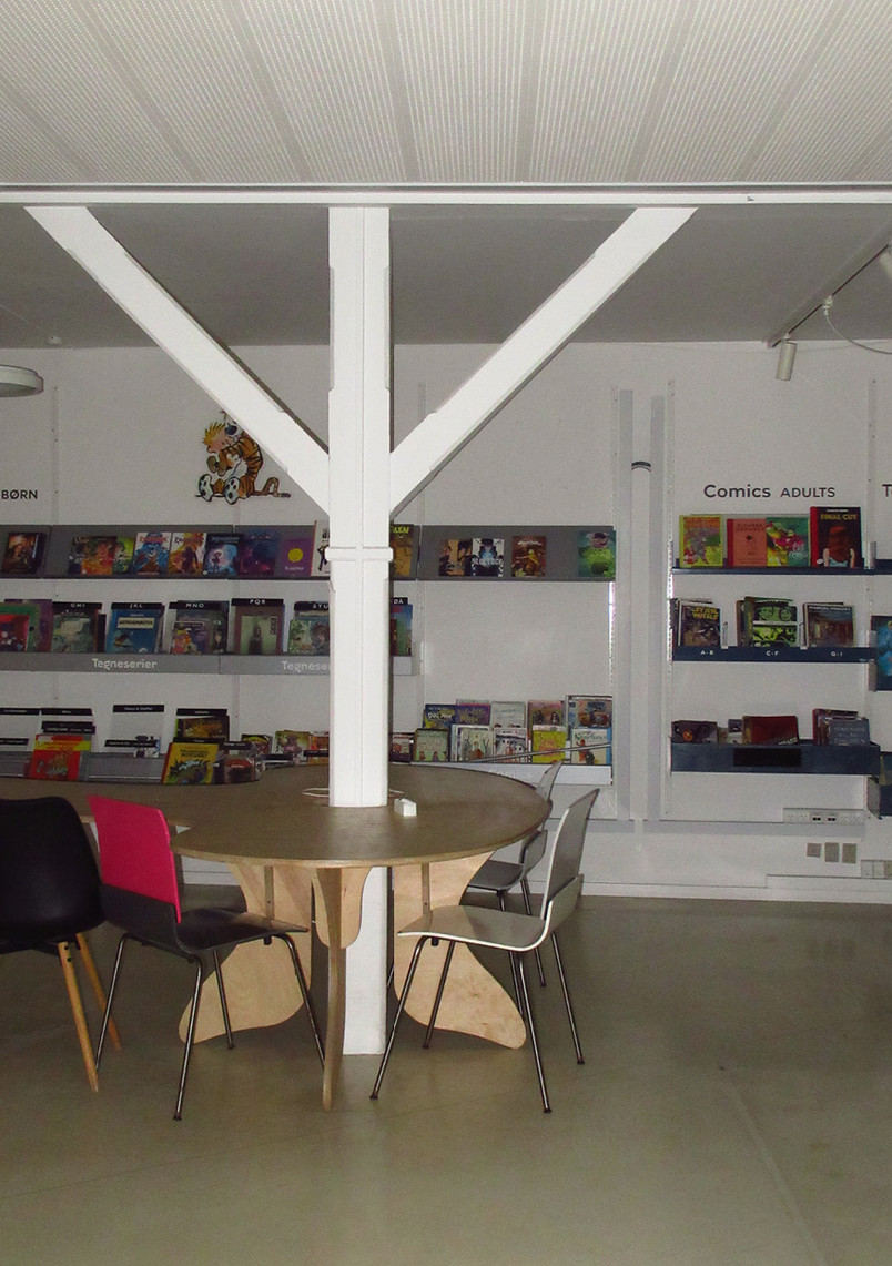 Eksisterende forhold. Sprøjtehuset fra 1905. I 1984 blev lofter og vægge beklædt med gips og gulvet med vinyl.