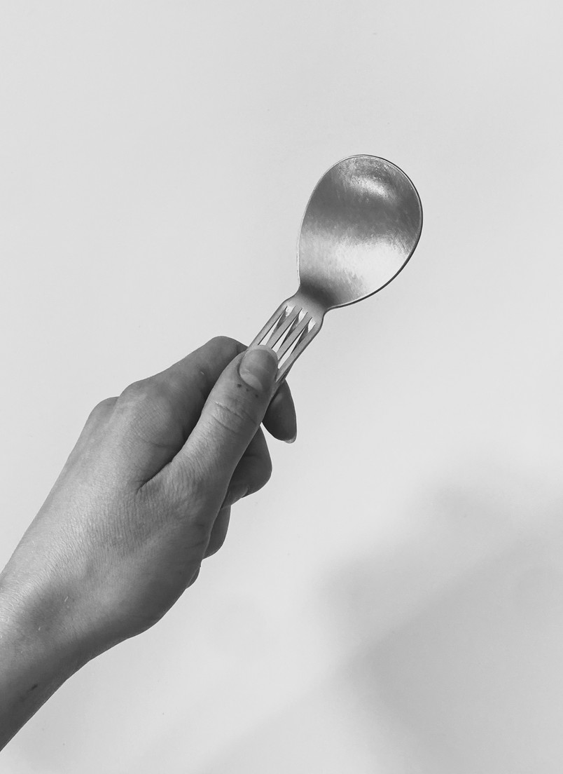 Demonstration of the spoon grip