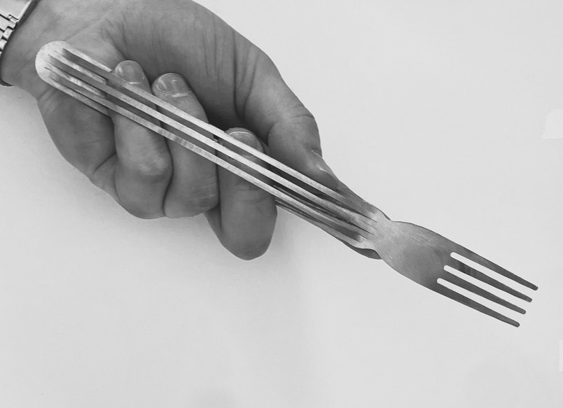 Demonstration of the fork grip