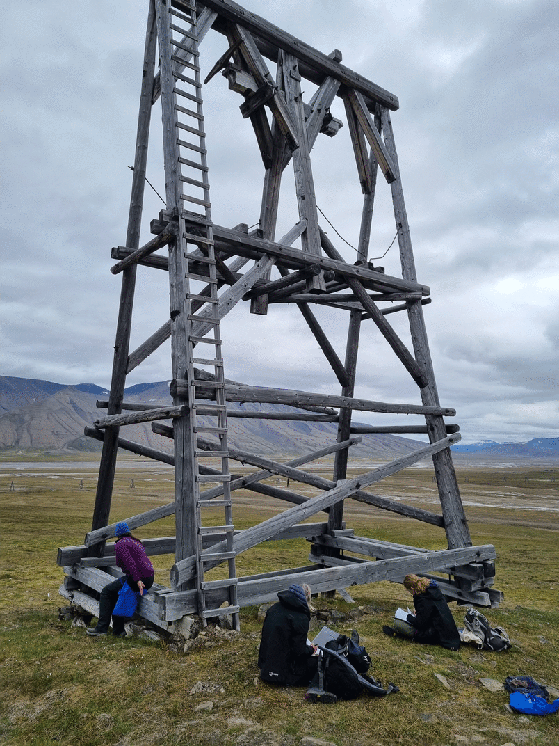 Research team investigating cable car pylon near Longyearbyen