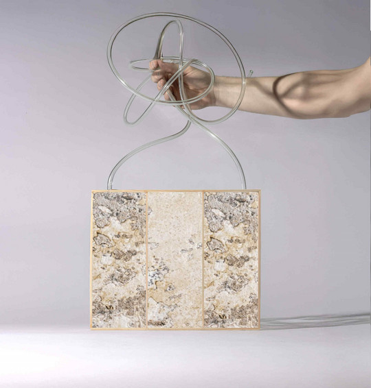 Prototypen viste, at mycelium kan dyrkes og tørres effektivt i modulære enheder med indbyggede rør til varme og fugt. Den bekræftede også, at processen kan foregå med lavteknologiske metoder, og at modulerne kan genbruges og tilpasses, hvilket understøtter både bæredygtighed og fleksibilitet i en eventuel større skala.