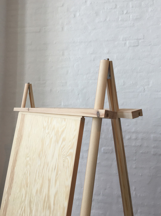 Easel