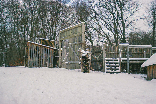 LARP gate