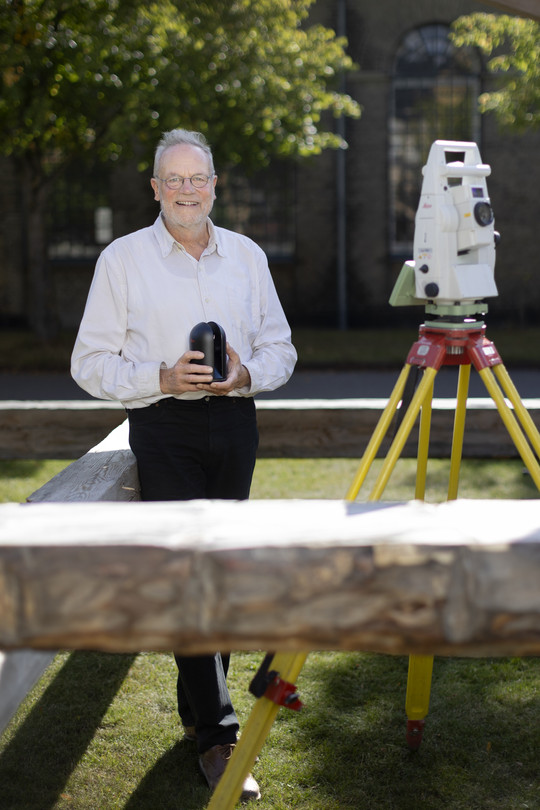 Laser scanner and total station - surrounded by an axe-hewn copy of one of the rafters from "Børsen"
