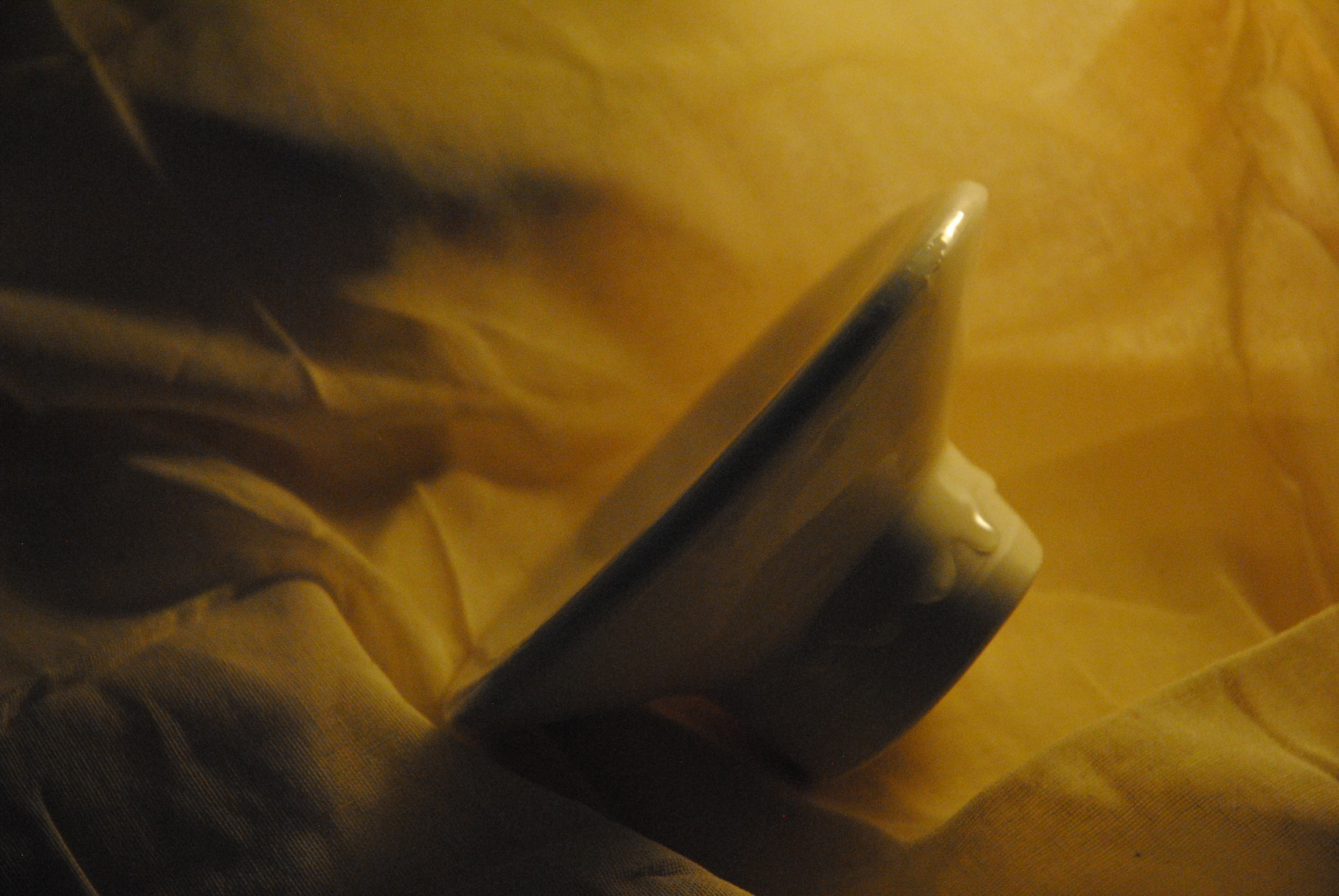 Lamp shade in translucent porcelain.